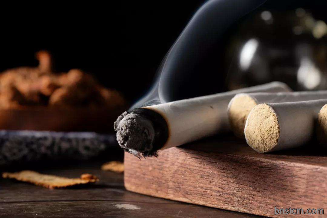 中医教你怎样艾灸--最专业最全的艾灸实际操作视